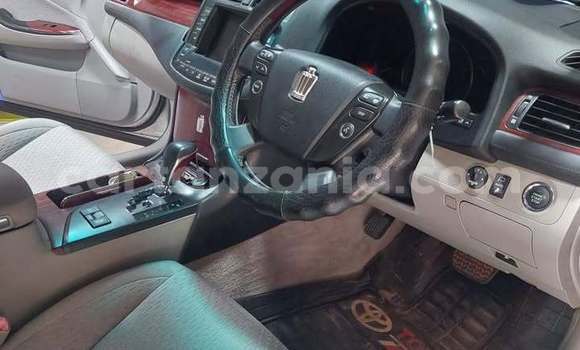 Nunua Ilio tumika Toyota Crown Nyingine Gari ndani ya Dar es Salaam nchini Dar es Salaam Nunua Ilio tumika Toyota Crown Nyingine Gari ndani ya Dar es Salaam nchini Dar es Salaam