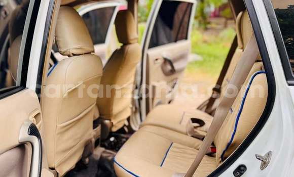 Nunua Ilio tumika Toyota RAV4 Nyeupe Gari ndani ya Dar es Salaam nchini Dar es Salaam Nunua Ilio tumika Toyota RAV4 Nyeupe Gari ndani ya Dar es Salaam nchini Dar es Salaam