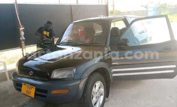 Nunua Ilio tumika Toyota RAV4 Nyeusi Gari ndani ya Dar es Salaam nchini Dar es Salaam