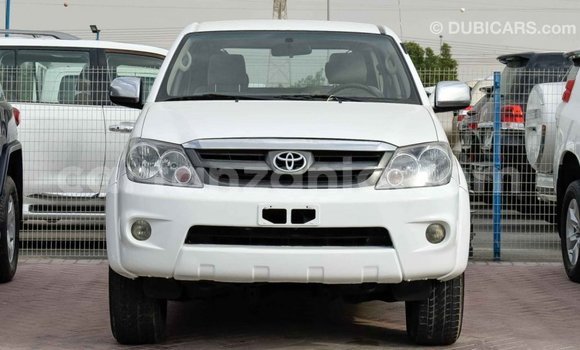Nunua Imported Toyota Fortuner Nyeupe Gari ndani ya Import - Dubai nchini Arusha Nunua Imported Toyota Fortuner Nyeupe Gari ndani ya Import - Dubai nchini Arusha