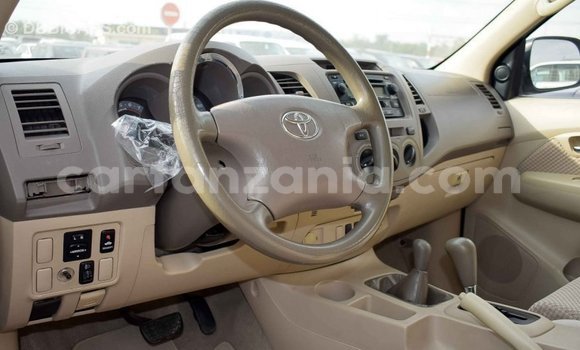 Nunua Imported Toyota Fortuner Nyeupe Gari ndani ya Import - Dubai nchini Arusha Nunua Imported Toyota Fortuner Nyeupe Gari ndani ya Import - Dubai nchini Arusha