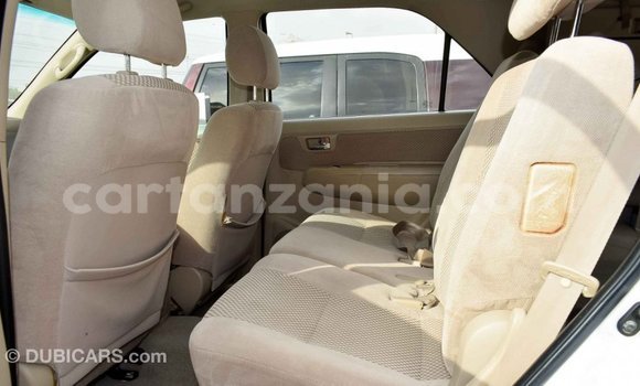 Nunua Imported Toyota Fortuner Nyeupe Gari ndani ya Import - Dubai nchini Arusha Nunua Imported Toyota Fortuner Nyeupe Gari ndani ya Import - Dubai nchini Arusha