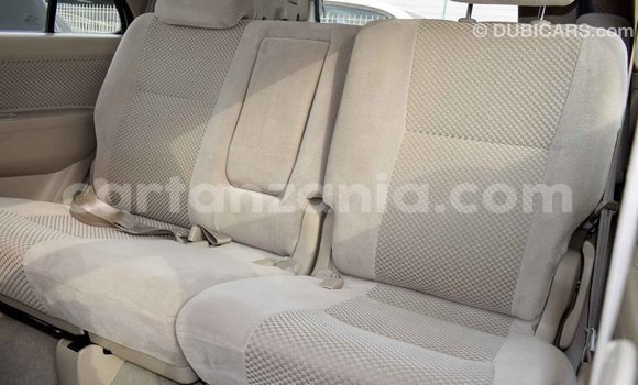 Nunua Imported Toyota Fortuner Nyeupe Gari ndani ya Import - Dubai nchini Arusha Nunua Imported Toyota Fortuner Nyeupe Gari ndani ya Import - Dubai nchini Arusha
