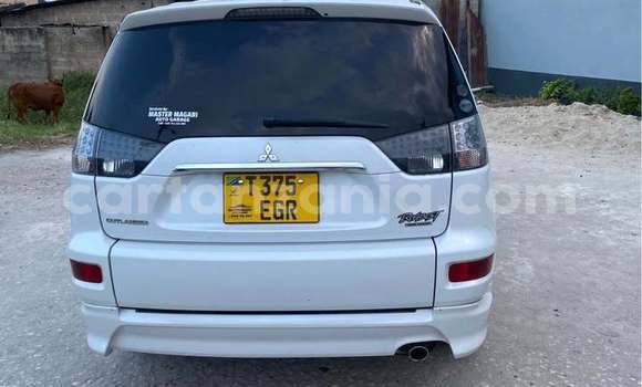 Buy Used Mitsubishi Outlander White Car in Dar es Salaam in Dar es Salaam Buy Used Mitsubishi Outlander White Car in Dar es Salaam in Dar es Salaam