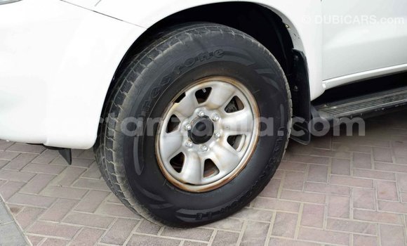 Nunua Imported Toyota Fortuner Nyeupe Gari ndani ya Import - Dubai nchini Arusha Nunua Imported Toyota Fortuner Nyeupe Gari ndani ya Import - Dubai nchini Arusha