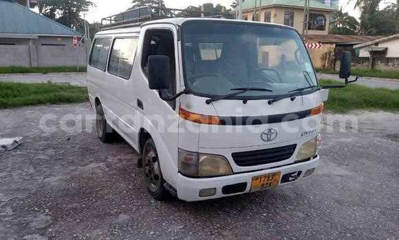 Nunua Ilio tumika Toyota Dyna Nyeupe Gari ndani ya Buhigwe nchini Kigoma