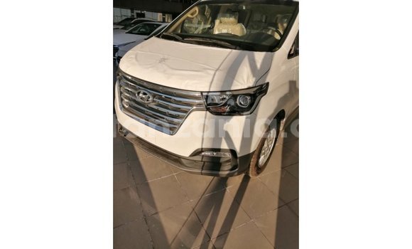 Buy Import Hyundai Accent White Car in Import - Dubai in Arusha Buy Import Hyundai Accent White Car in Import - Dubai in Arusha