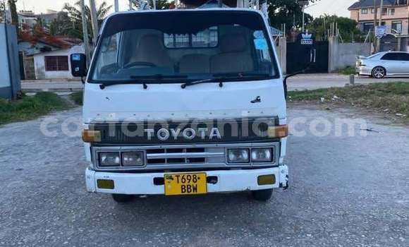 Nunua Ilio tumika Toyota Town Ace Nyeupe Gari ndani ya Dar es Salaam nchini Dar es Salaam