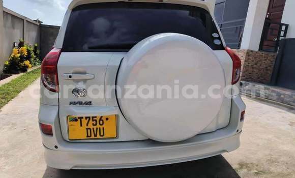 Buy Used Toyota RAV4 White Car in Dar es Salaam in Dar es Salaam Buy Used Toyota RAV4 White Car in Dar es Salaam in Dar es Salaam
