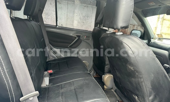 Nunua Ilio tumika Toyota RAV4 Fedha Gari ndani ya Ilala nchini Dar es Salaam Nunua Ilio tumika Toyota RAV4 Fedha Gari ndani ya Ilala nchini Dar es Salaam