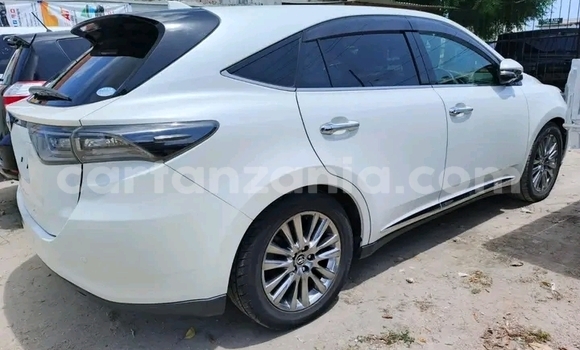 Buy Used Toyota Harrier White Car in Biharamulo in Kagera