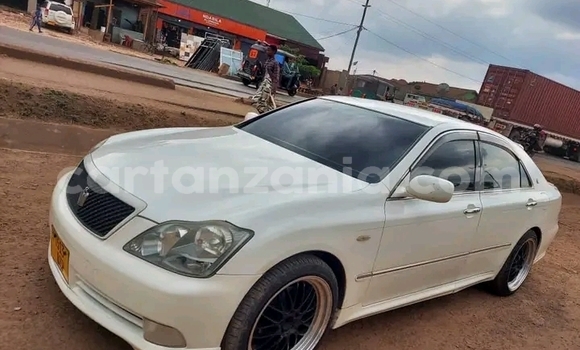 Nunua Ilio tumika Toyota Crown Nyeupe Gari ndani ya Biharamulo nchini Kagera Nunua Ilio tumika Toyota Crown Nyeupe Gari ndani ya Biharamulo nchini Kagera
