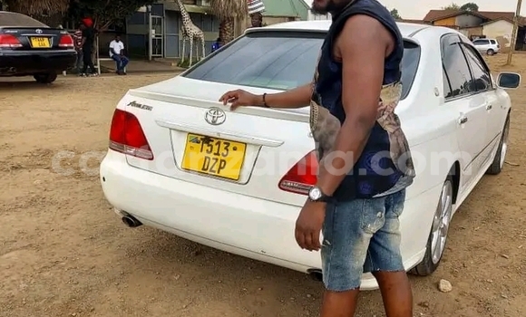 Nunua Ilio tumika Toyota Crown Nyeupe Gari ndani ya Biharamulo nchini Kagera Nunua Ilio tumika Toyota Crown Nyeupe Gari ndani ya Biharamulo nchini Kagera