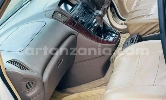 Buy Used Toyota Harrier White Car in Biharamulo in Kagera Buy Used Toyota Harrier White Car in Biharamulo in Kagera