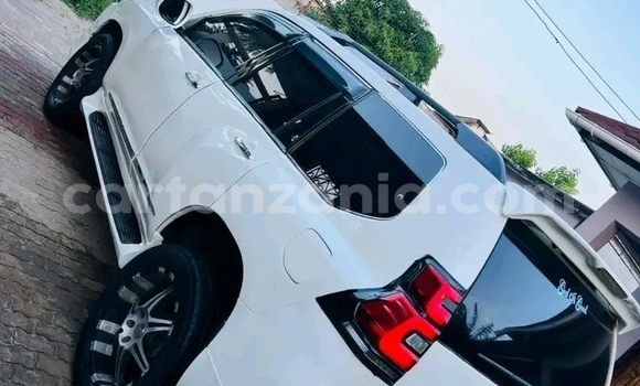 Buy Used Toyota Land Cruiser Prado White Car in Biharamulo in Kagera Buy Used Toyota Land Cruiser Prado White Car in Biharamulo in Kagera