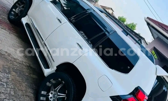 Buy Used Toyota Land Cruiser Prado White Car in Biharamulo in Kagera Buy Used Toyota Land Cruiser Prado White Car in Biharamulo in Kagera