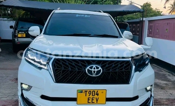 Buy Used Toyota Land Cruiser Prado White Car in Biharamulo in Kagera Buy Used Toyota Land Cruiser Prado White Car in Biharamulo in Kagera