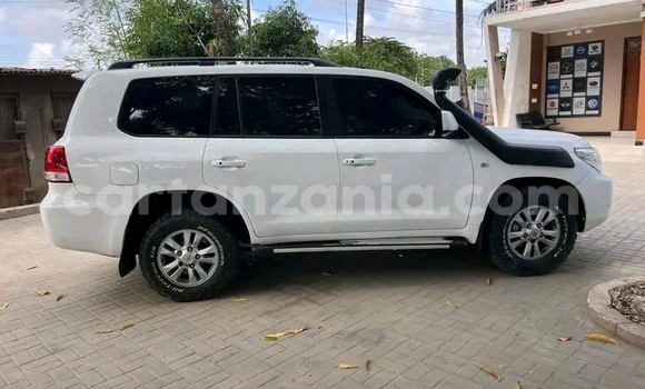 Buy Used Toyota Land Cruiser White Car in Bariadi in Simiyu Buy Used Toyota Land Cruiser White Car in Bariadi in Simiyu