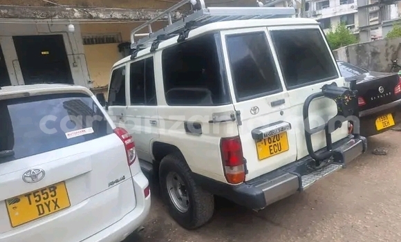 Nunua Ilio tumika Toyota Land Cruiser Prado Nyeupe Gari ndani ya Biharamulo nchini Kagera Nunua Ilio tumika Toyota Land Cruiser Prado Nyeupe Gari ndani ya Biharamulo nchini Kagera