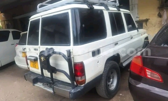 Nunua Ilio tumika Toyota Land Cruiser Prado Nyeupe Gari ndani ya Biharamulo nchini Kagera Nunua Ilio tumika Toyota Land Cruiser Prado Nyeupe Gari ndani ya Biharamulo nchini Kagera