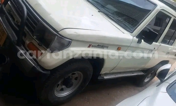 Nunua Ilio tumika Toyota Land Cruiser Prado Nyeupe Gari ndani ya Biharamulo nchini Kagera Nunua Ilio tumika Toyota Land Cruiser Prado Nyeupe Gari ndani ya Biharamulo nchini Kagera