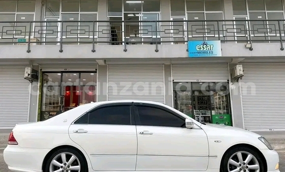 Buy Used Toyota Crown White Car in Biharamulo in Kagera Buy Used Toyota Crown White Car in Biharamulo in Kagera