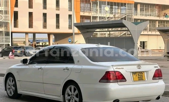 Buy Used Toyota Crown White Car in Biharamulo in Kagera Buy Used Toyota Crown White Car in Biharamulo in Kagera