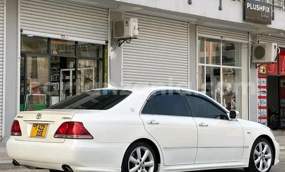 Buy Used Toyota Crown White Car in Biharamulo in Kagera Buy Used Toyota Crown White Car in Biharamulo in Kagera