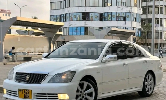 Buy Used Toyota Crown White Car in Biharamulo in Kagera Buy Used Toyota Crown White Car in Biharamulo in Kagera