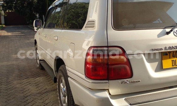 Nunua Ilio tumika Toyota Land Cruiser Nyeupe Gari ndani ya Dar es Salaam nchini Dar es Salaam Nunua Ilio tumika Toyota Land Cruiser Nyeupe Gari ndani ya Dar es Salaam nchini Dar es Salaam