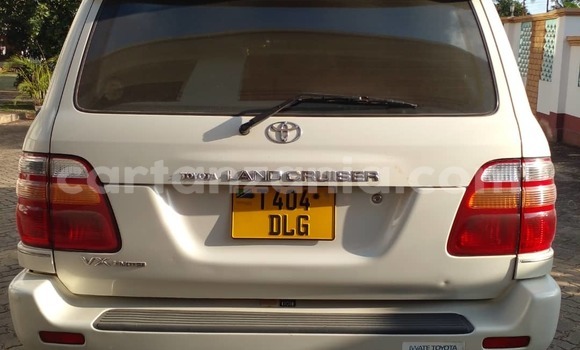 Nunua Ilio tumika Toyota Land Cruiser Nyeupe Gari ndani ya Dar es Salaam nchini Dar es Salaam Nunua Ilio tumika Toyota Land Cruiser Nyeupe Gari ndani ya Dar es Salaam nchini Dar es Salaam