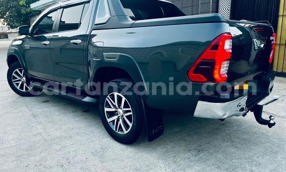 Nunua Ilio tumika Toyota Hilux Nyeusi Gari ndani ya Dar es Salaam nchini Dar es Salaam