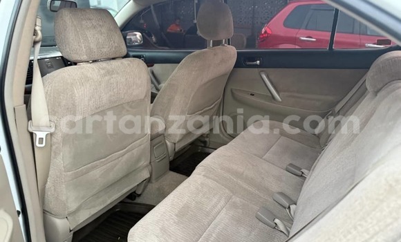 Nunua Ilio tumika Toyota Premio Nyeupe Gari ndani ya Dar es Salaam nchini Dar es Salaam