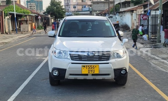 Nunua Ilio tumika Subaru Forester Nyeupe Gari ndani ya Dar es Salaam nchini Dar es Salaam
