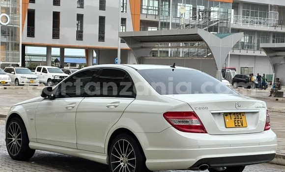 Nunua Ilio tumika Mercedes-Benz C-Classe Nyeupe Gari ndani ya Dar es Salaam nchini Dar es Salaam