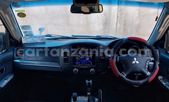 Nunua Ilio tumika Mitsubishi Pajero Sport Fedha Gari ndani ya Dar es Salaam nchini Dar es Salaam