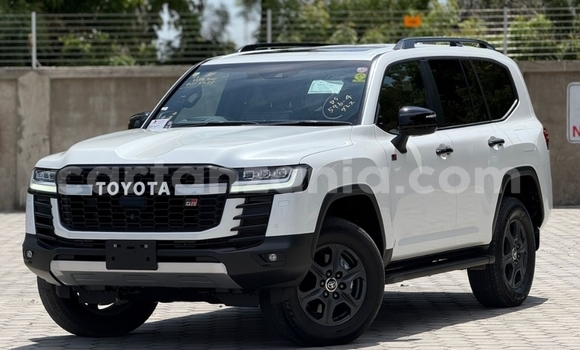 Nunua Imported Toyota Land Cruiser Nyeupe Gari ndani ya Dar es Salaam nchini Dar es Salaam Nunua Imported Toyota Land Cruiser Nyeupe Gari ndani ya Dar es Salaam nchini Dar es Salaam
