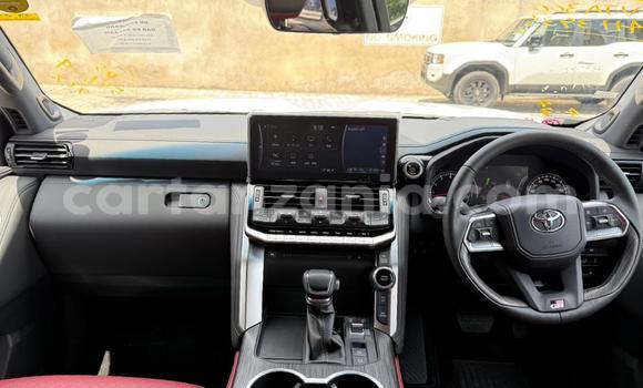 Nunua Imported Toyota Land Cruiser Nyeupe Gari ndani ya Dar es Salaam nchini Dar es Salaam Nunua Imported Toyota Land Cruiser Nyeupe Gari ndani ya Dar es Salaam nchini Dar es Salaam