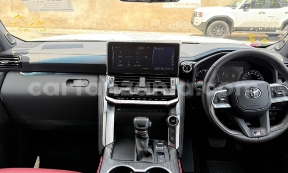 Nunua Imported Toyota Land Cruiser Nyeupe Gari ndani ya Dar es Salaam nchini Dar es Salaam Nunua Imported Toyota Land Cruiser Nyeupe Gari ndani ya Dar es Salaam nchini Dar es Salaam
