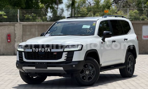 Nunua Imported Toyota Land Cruiser Nyeupe Gari ndani ya Dar es Salaam nchini Dar es Salaam Nunua Imported Toyota Land Cruiser Nyeupe Gari ndani ya Dar es Salaam nchini Dar es Salaam