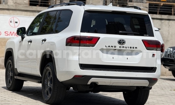 Nunua Imported Toyota Land Cruiser Nyeupe Gari ndani ya Dar es Salaam nchini Dar es Salaam Nunua Imported Toyota Land Cruiser Nyeupe Gari ndani ya Dar es Salaam nchini Dar es Salaam