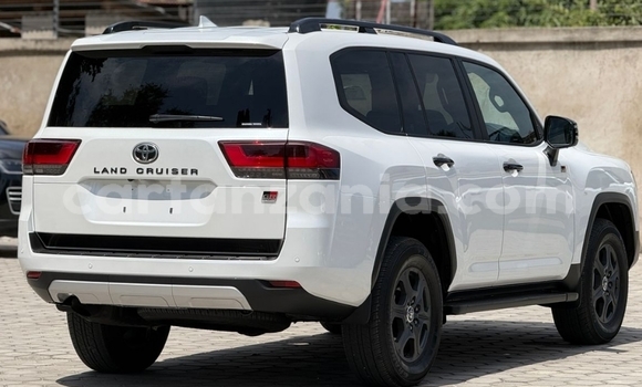 Nunua Imported Toyota Land Cruiser Nyeupe Gari ndani ya Dar es Salaam nchini Dar es Salaam Nunua Imported Toyota Land Cruiser Nyeupe Gari ndani ya Dar es Salaam nchini Dar es Salaam