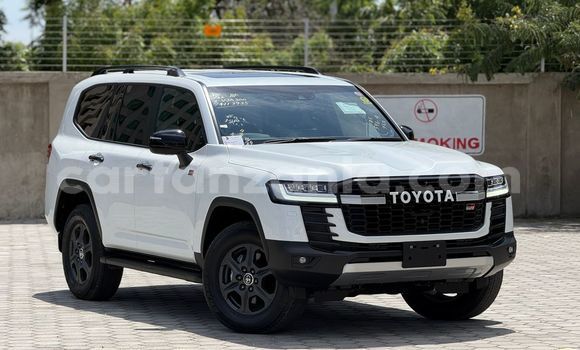 Nunua Imported Toyota Land Cruiser Nyeupe Gari ndani ya Dar es Salaam nchini Dar es Salaam Nunua Imported Toyota Land Cruiser Nyeupe Gari ndani ya Dar es Salaam nchini Dar es Salaam