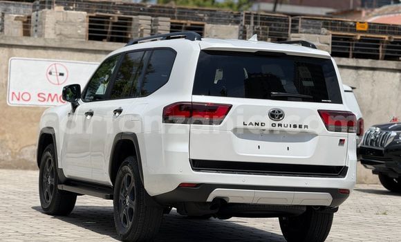 Nunua Imported Toyota Land Cruiser Nyeupe Gari ndani ya Dar es Salaam nchini Dar es Salaam Nunua Imported Toyota Land Cruiser Nyeupe Gari ndani ya Dar es Salaam nchini Dar es Salaam