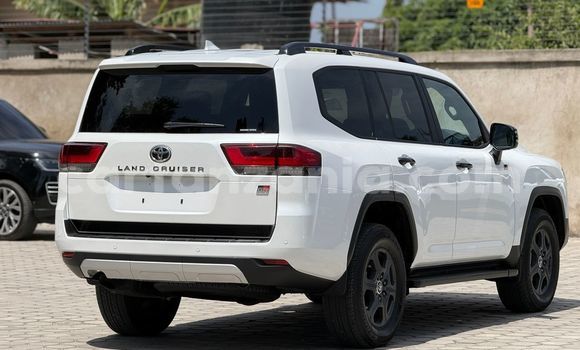 Nunua Imported Toyota Land Cruiser Nyeupe Gari ndani ya Dar es Salaam nchini Dar es Salaam Nunua Imported Toyota Land Cruiser Nyeupe Gari ndani ya Dar es Salaam nchini Dar es Salaam