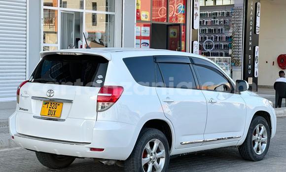 Buy Used Toyota Vanguard White Car in Dar es Salaam in Dar es Salaam