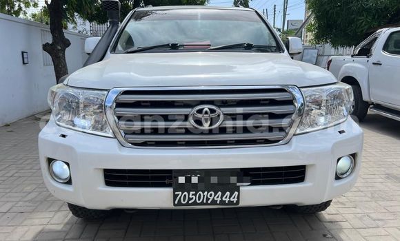 Buy Used Toyota Prado White Car in Dar es Salaam in Dar es Salaam