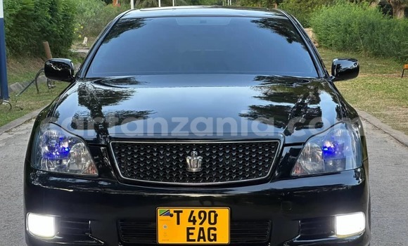 Nunua Ilio tumika Toyota Crown Nyeusi Gari ndani ya Dar es Salaam nchini Dar es Salaam