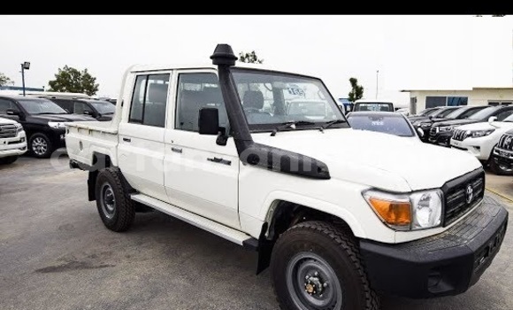 Buy Used Toyota Land Cruiser White Car in Dar es Salaam in Dar es Salaam