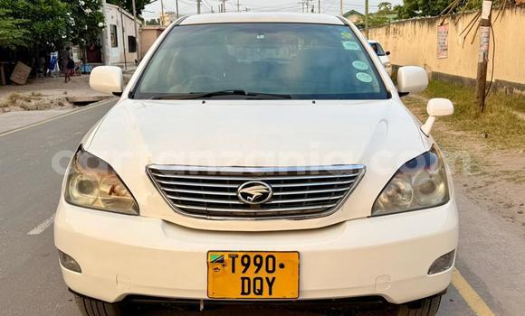 Buy Used Toyota Harrier White Car in Dar es Salaam in Dar es Salaam
